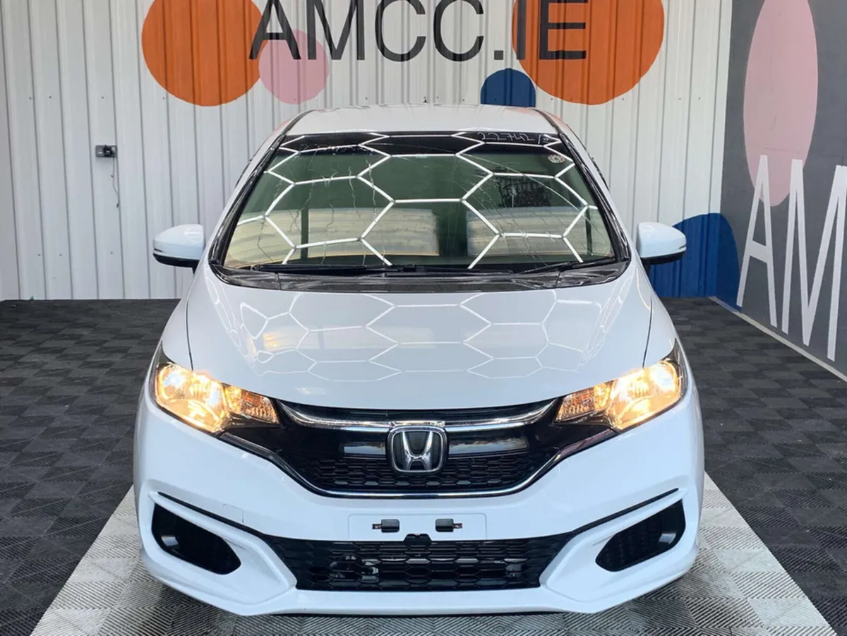 Honda Fit Honda Fit 1.5 Hybrid / 49k KMs / Reverse - Image 2