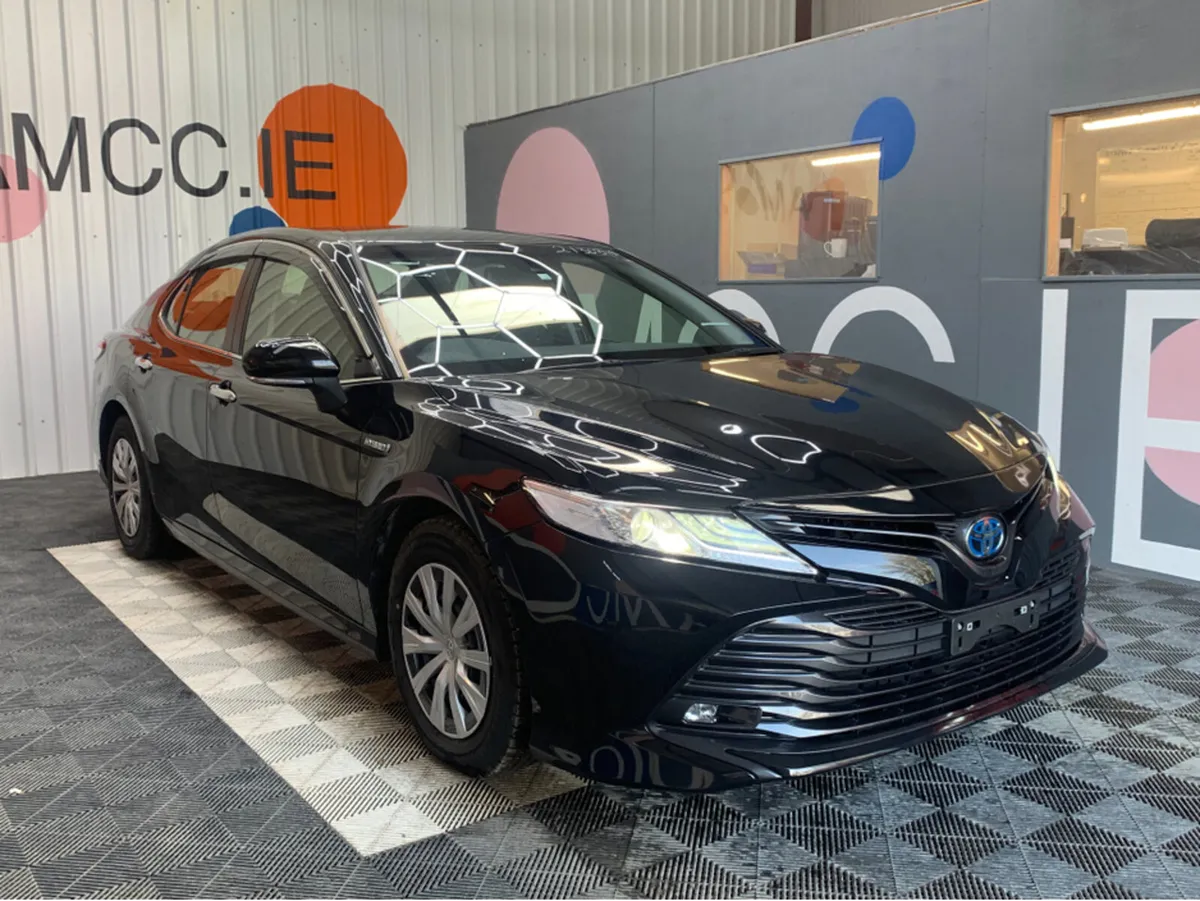 Toyota Camry 2.5 HYBRID AUTOMATIC / 45k KMs / Reve - Image 1