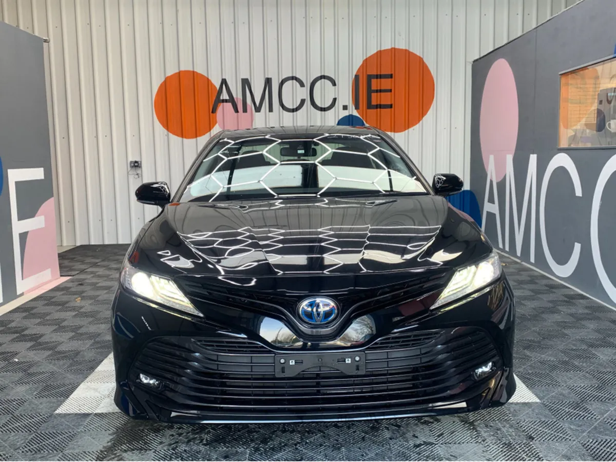 Toyota Camry 2.5 HYBRID AUTOMATIC / 45k KMs / Reve - Image 2