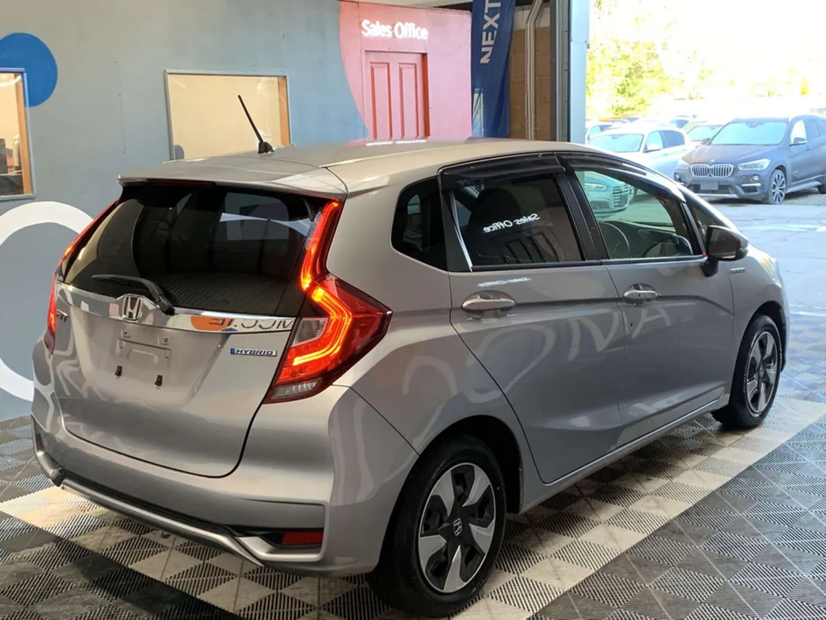 Honda Fit Honda Fit 1.5 Hybrid / Cruise Control / - Image 4