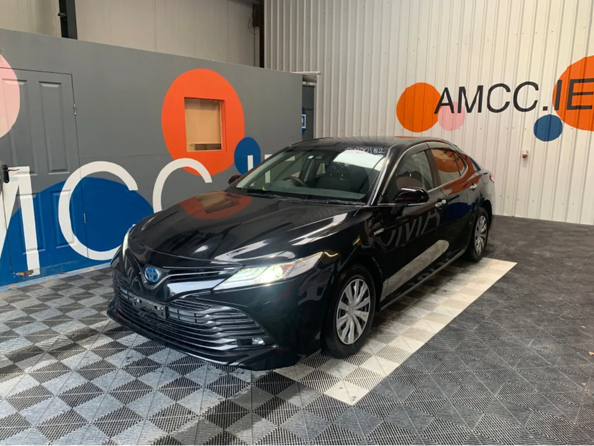 Toyota Camry 2.5 Hybrid / Rear View Camera / Cruis - Image 2