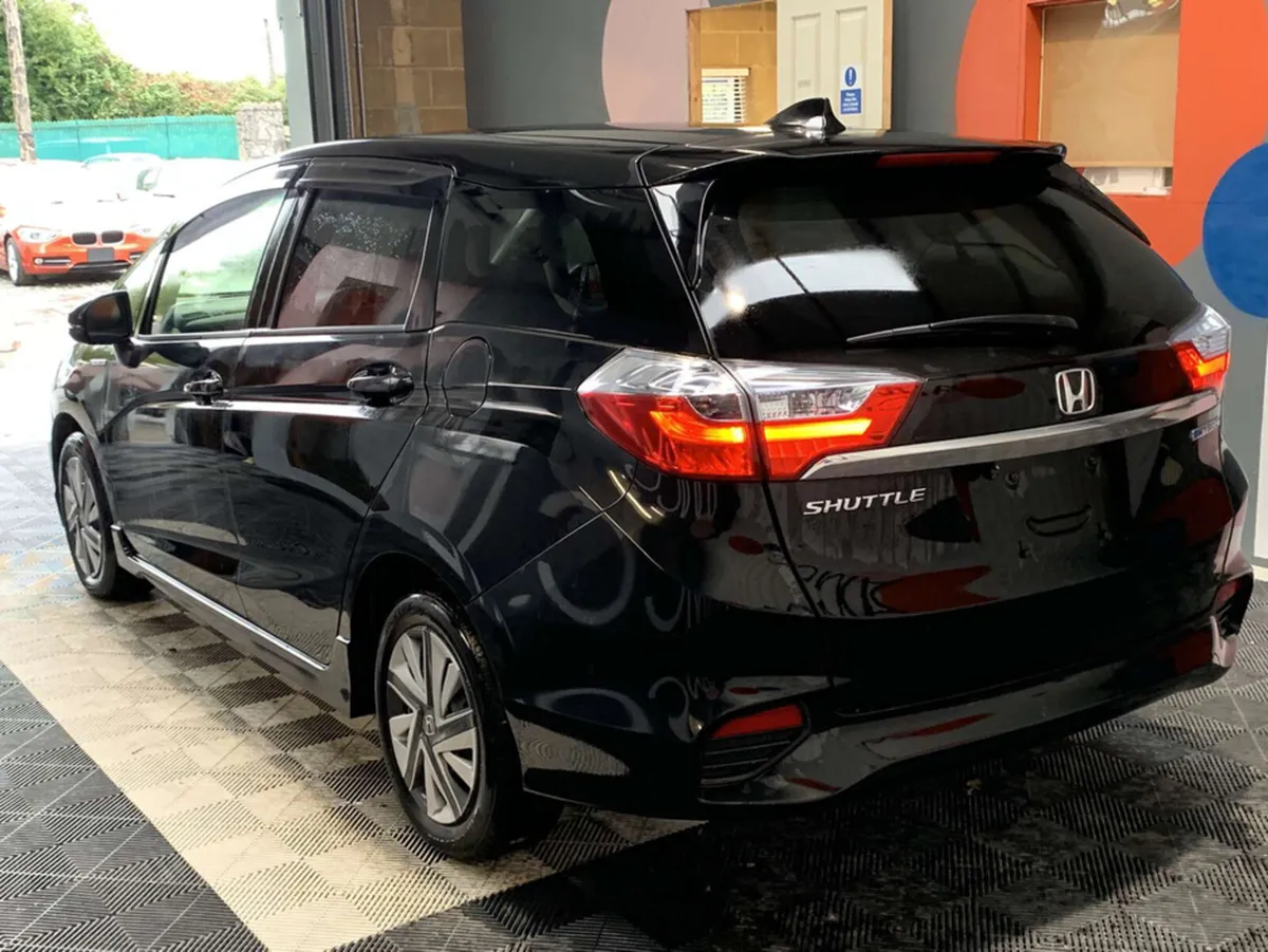 Honda Shuttle 1.5 Hybrid/Reverse Camera/Honda Sens - Image 4