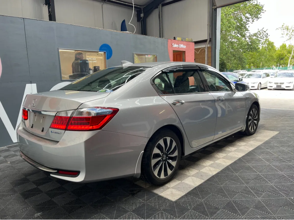 Honda Accord 2.0 PETROL HYBRID / 46k KMs/ REVERSE - Image 4