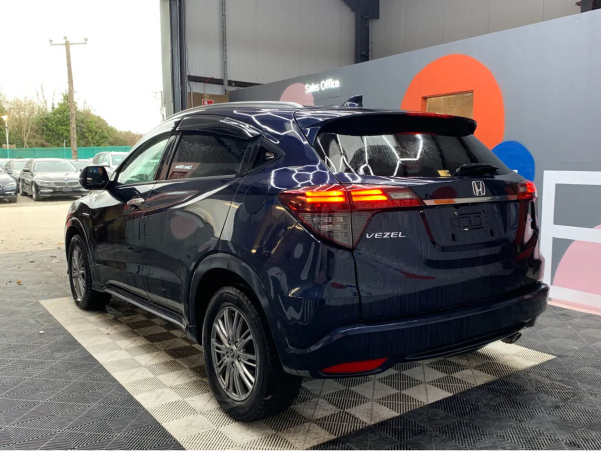 Honda Vezel 1.5 HYBRID AUTOMATIC / 45k KMs / Rever - Image 4