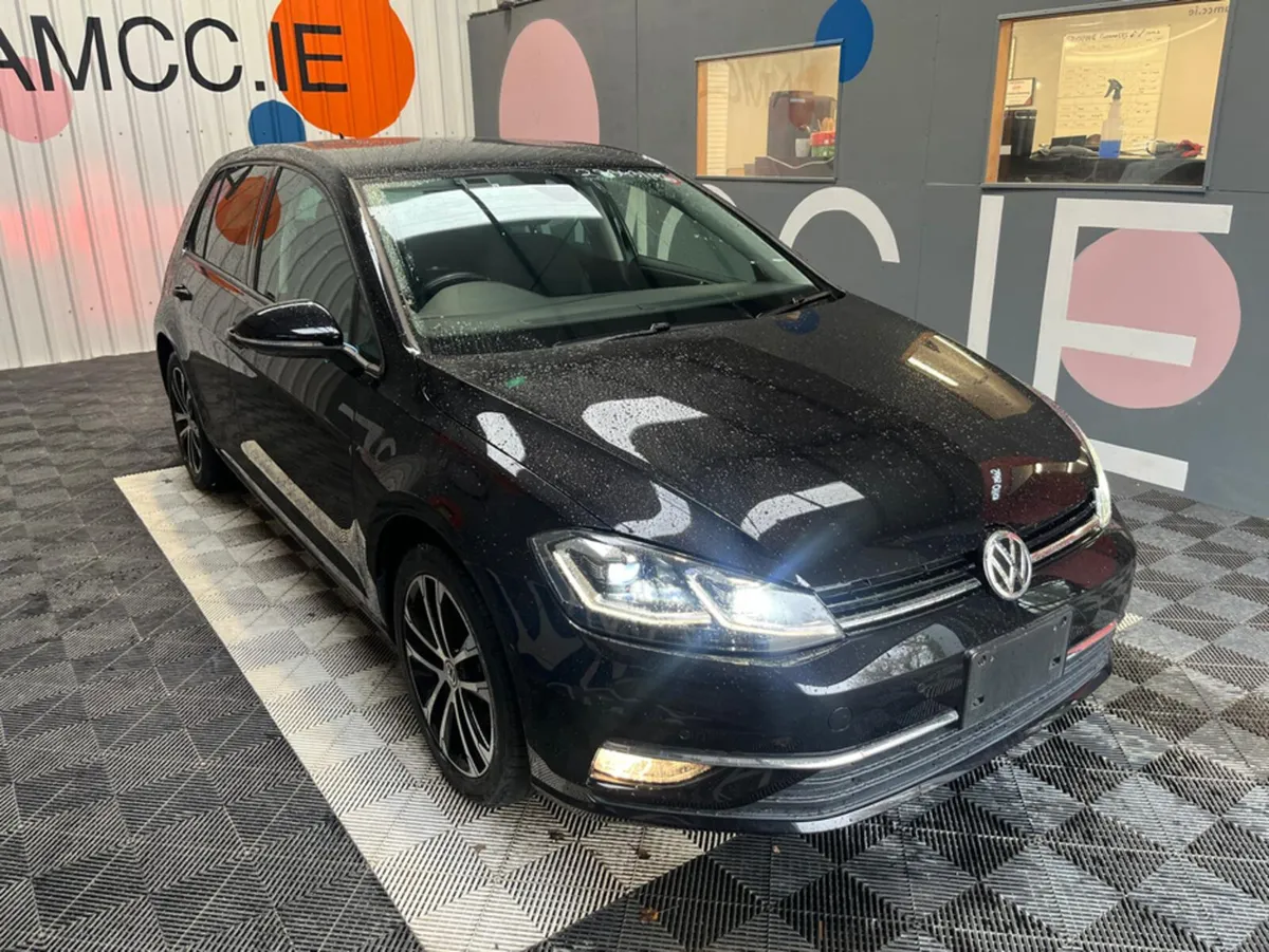 Volkswagen Golf Golf 2.0 TDI Automatic - Digital D - Image 1
