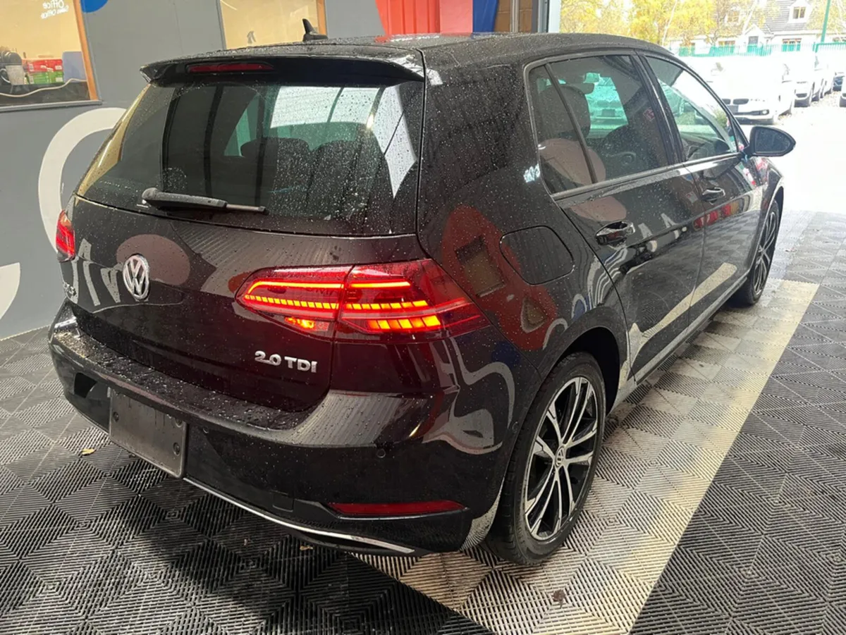 Volkswagen Golf Golf 2.0 TDI Automatic - Digital D - Image 2