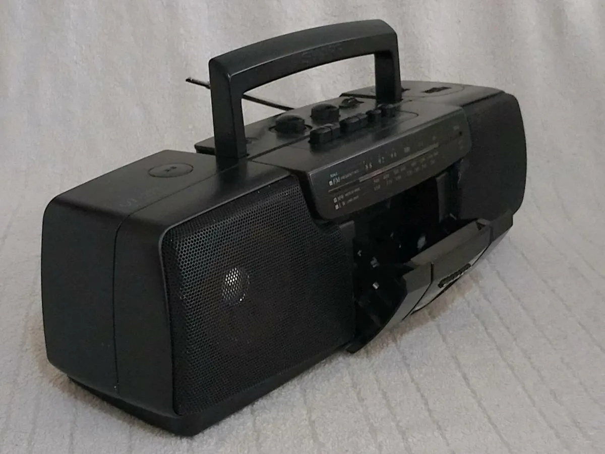 Sharp Stereo Radio Cassette Recorder QT-272E(BK) - Image 2