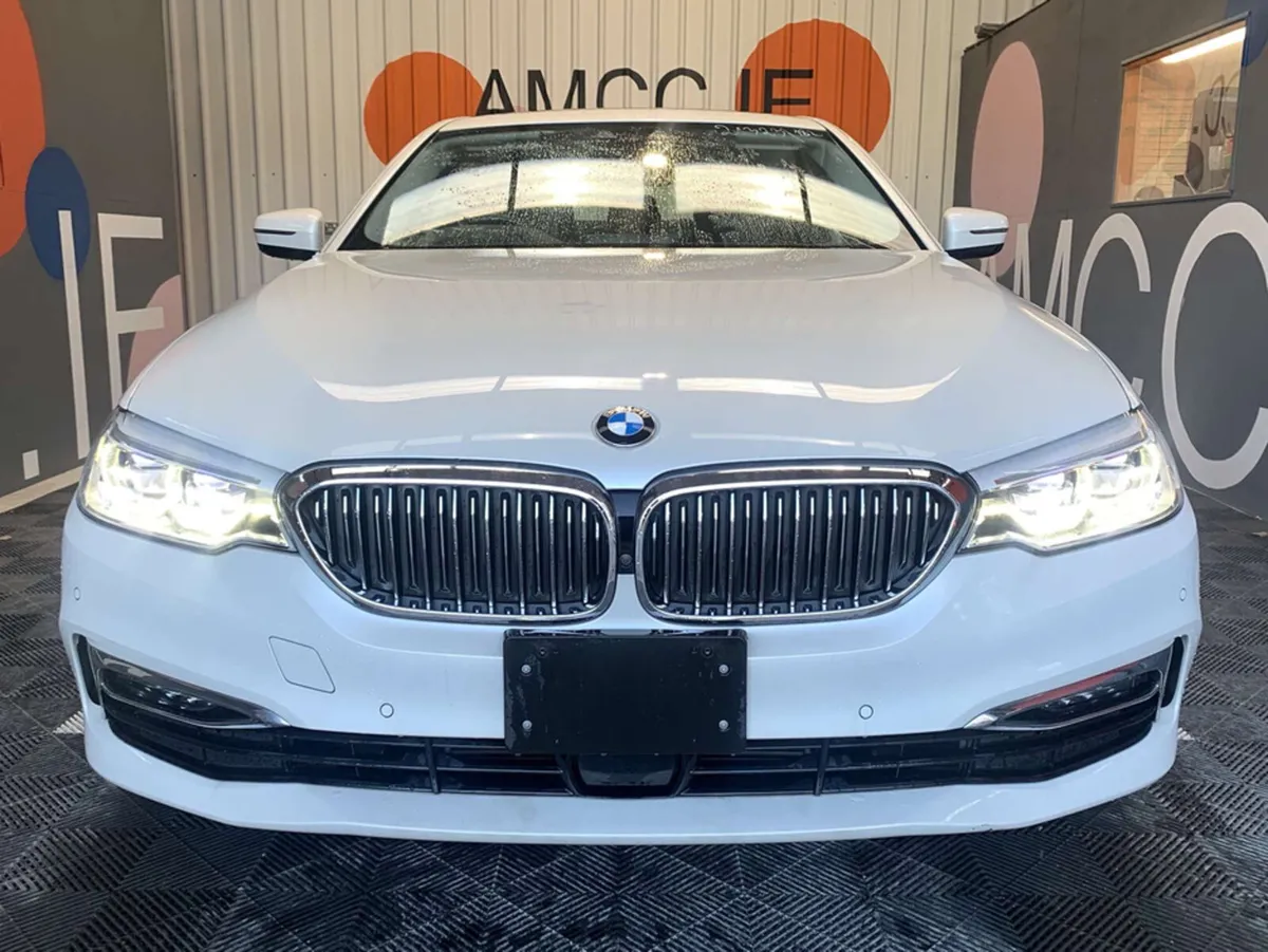 BMW 5-Series BMW 523D Luxury Automatic / Heated Le - Image 2