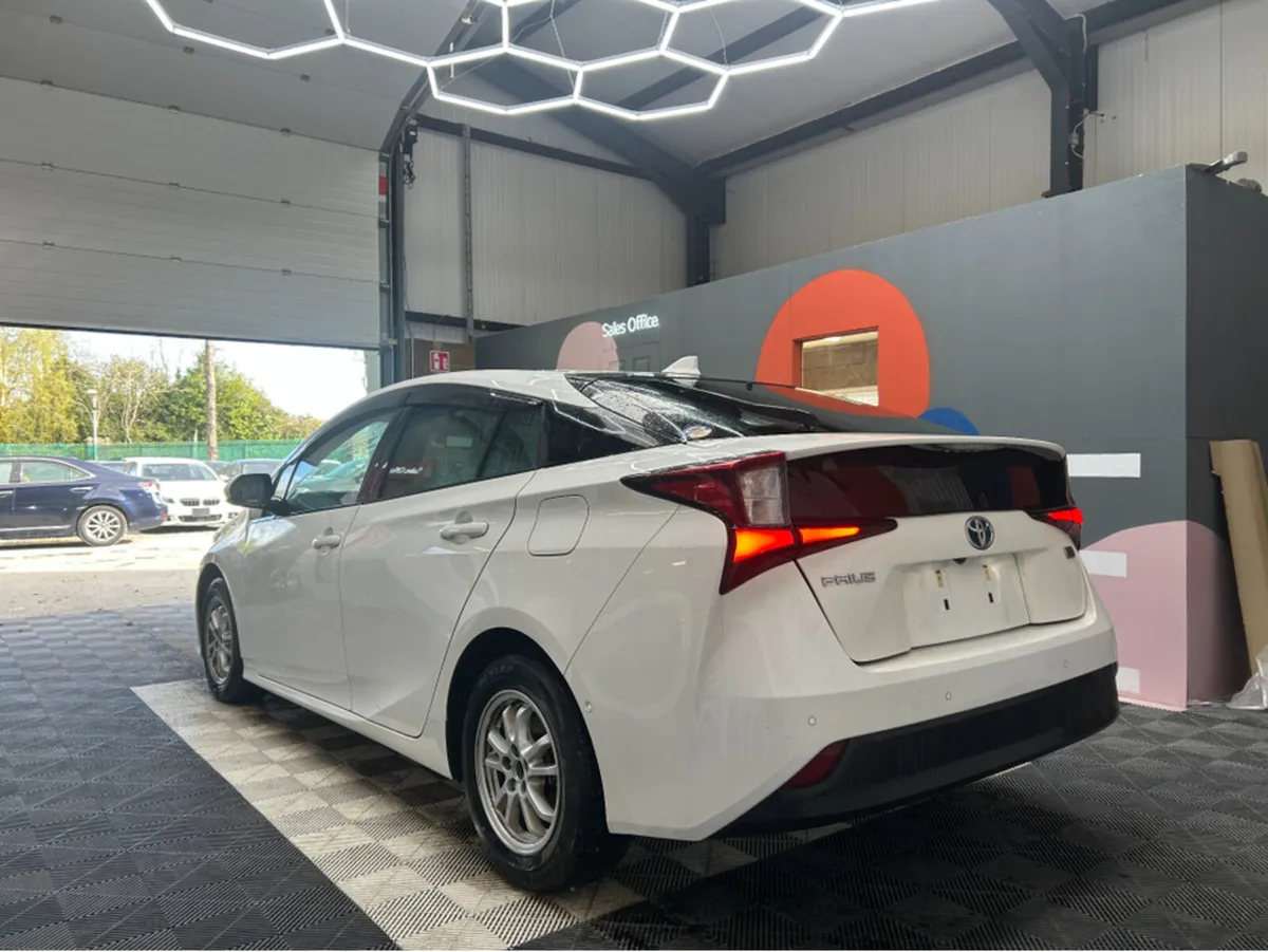 Toyota Prius 1.8 HYBRID / 104k KMs / Reverse Camer - Image 4
