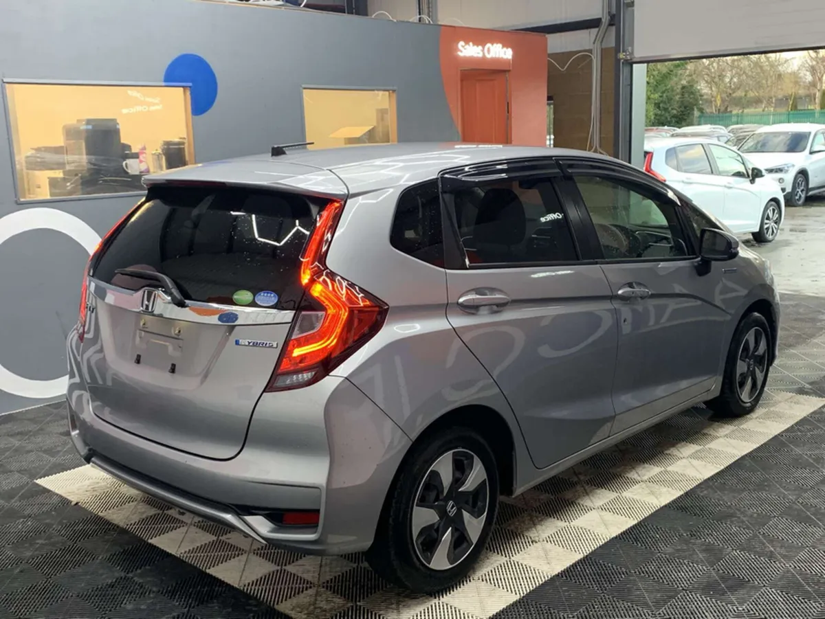 Honda Fit Honda Fit 1.5 Hybrid / Cruise Control / - Image 4