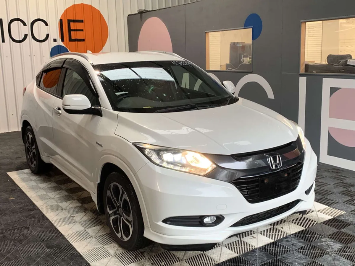 Honda Vezel 1.5 Hybrid/Half Leather Trim/Reverse C - Image 1