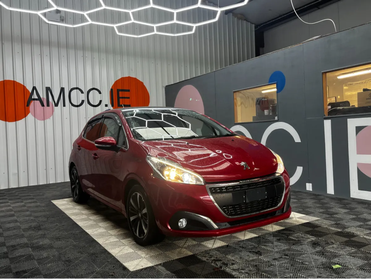 Peugeot 208 1.2 PETROL / 43k KM / Sunroof, Reverse - Image 1