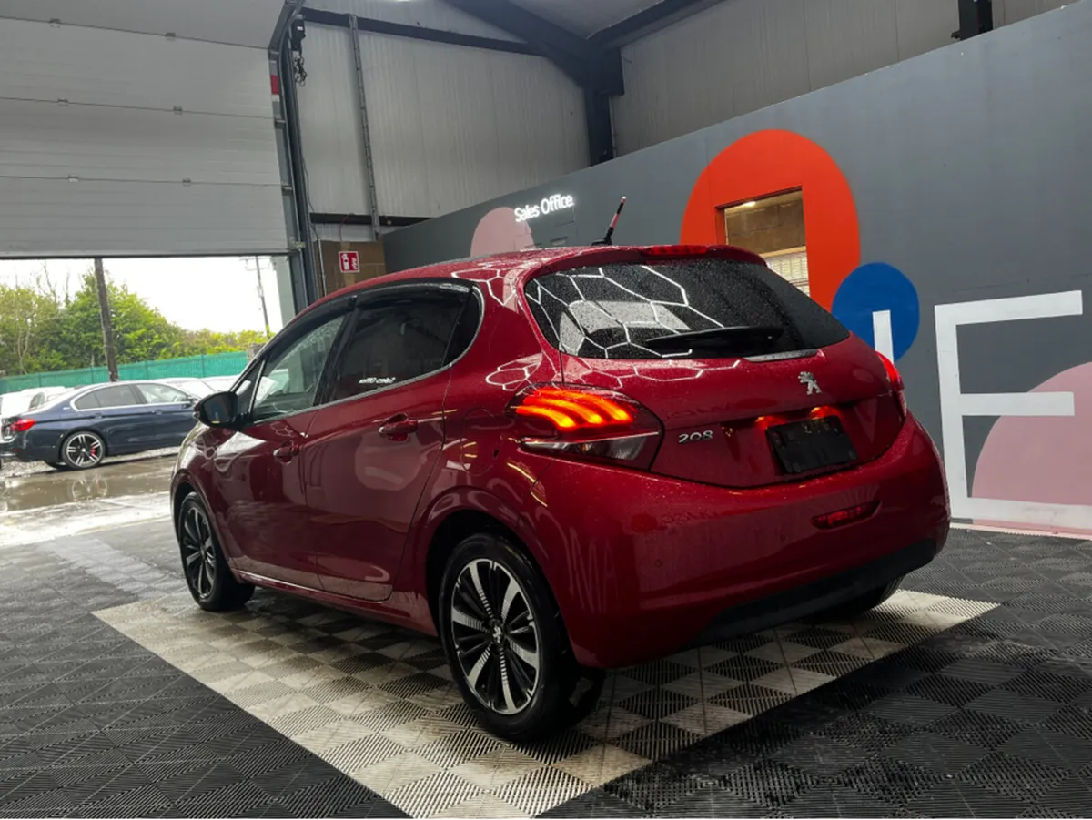 Peugeot 208 1.2 PETROL / 43k KM / Sunroof, Reverse - Image 4