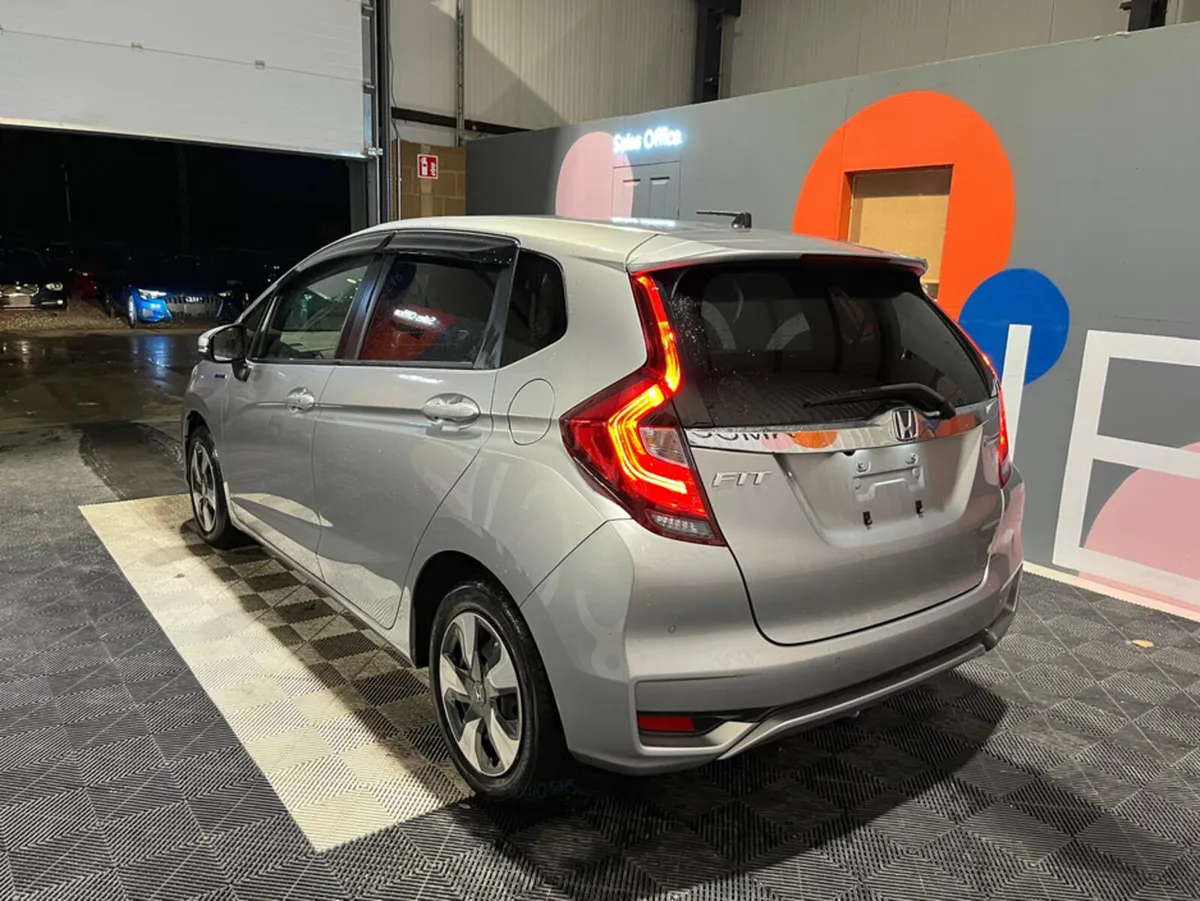 Honda Fit Honda Fit Hybrid Automatic - Self Chargi - Image 4