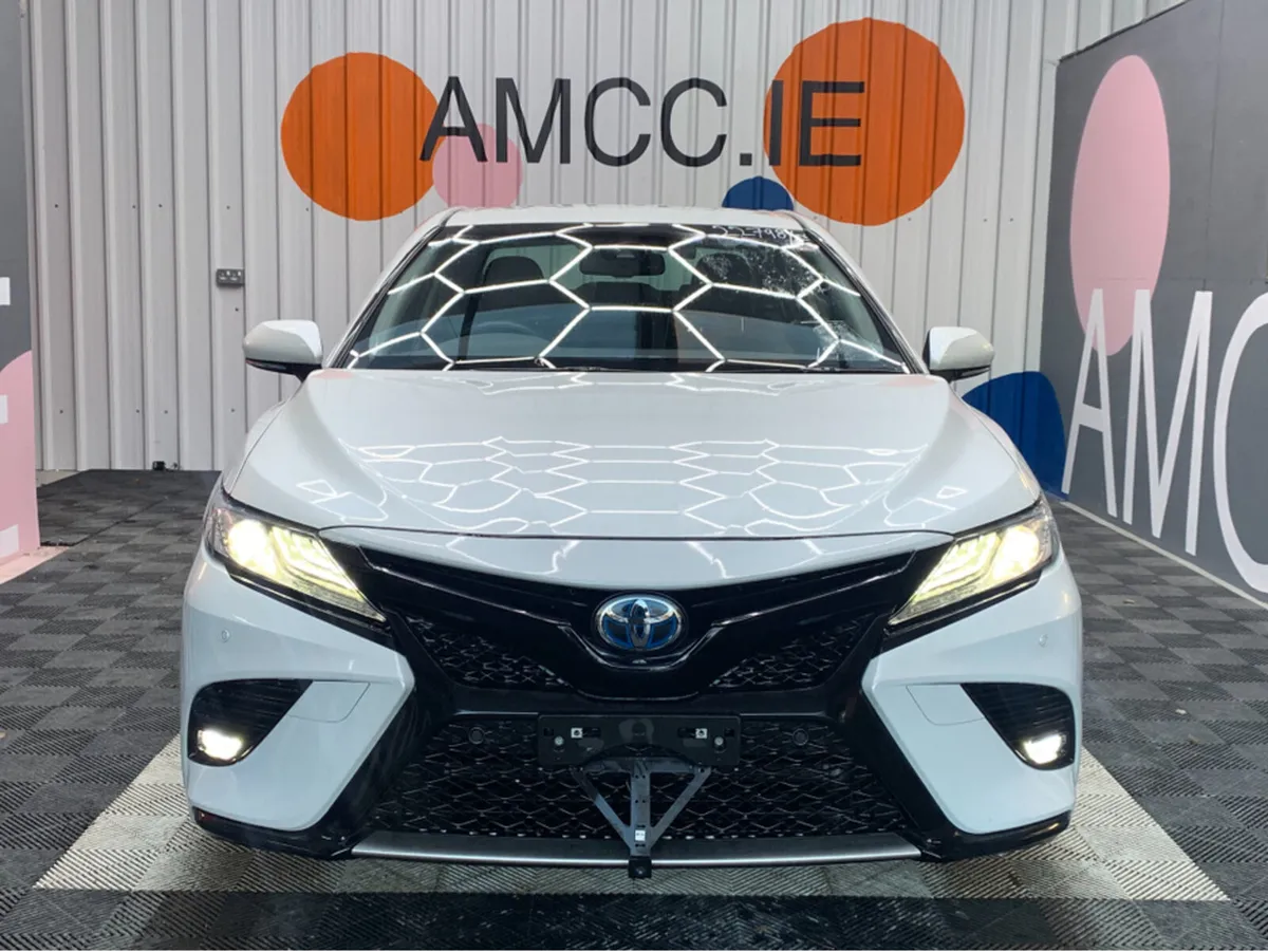 Toyota Camry 2.5 HYBRID AUTOMATIC /  82k KMs / Rev - Image 3