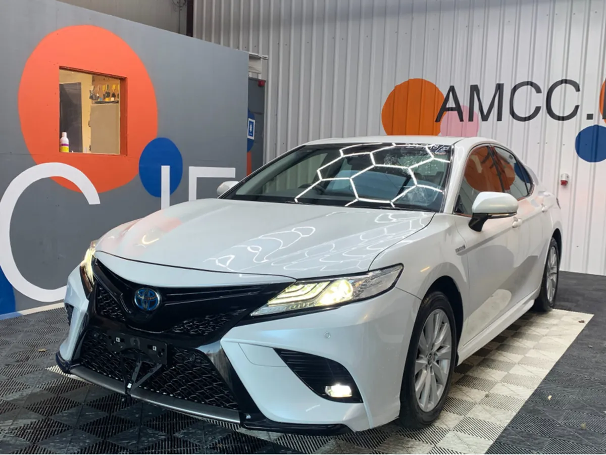 Toyota Camry 2.5 HYBRID AUTOMATIC /  82k KMs / Rev - Image 4