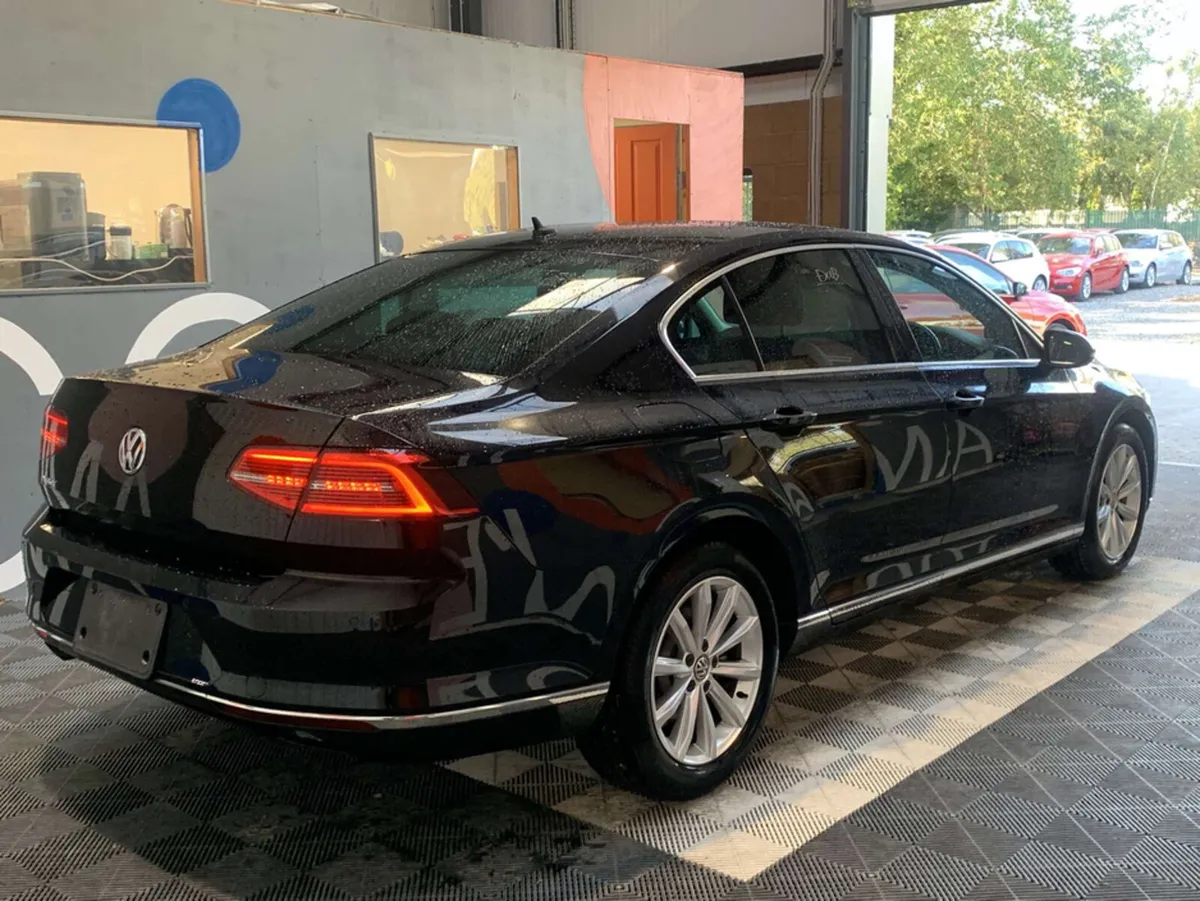 Volkswagen Passat TDI Elegance Line/61k KMS/Heated - Image 3
