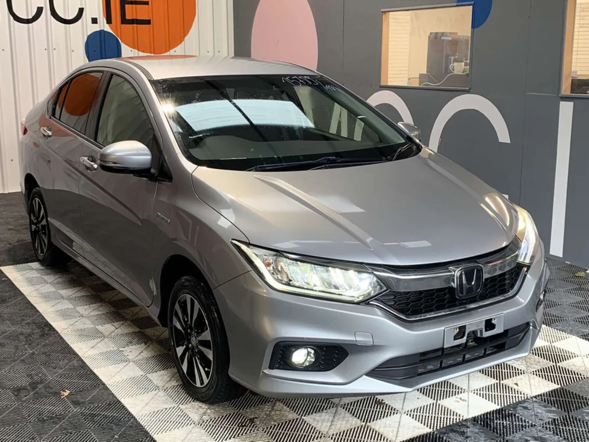 Honda Grace 1.5 Hybrid/Reverse Camera/Heated Seats - Image 1