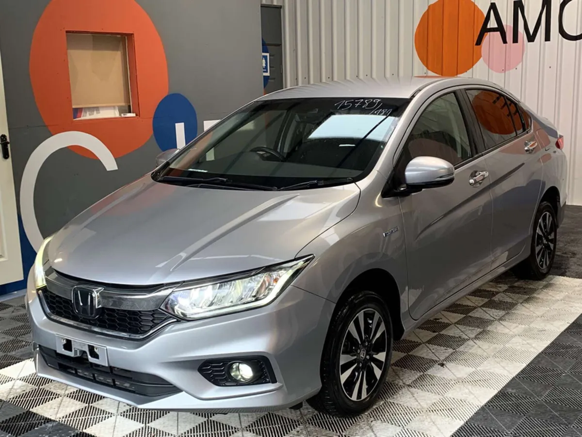 Honda Grace 1.5 Hybrid/Reverse Camera/Heated Seats - Image 2