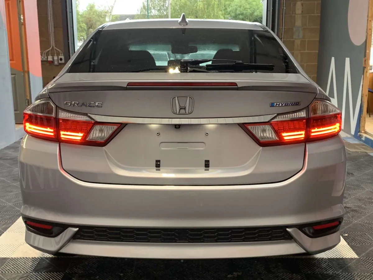 Honda Grace 1.5 Hybrid/Reverse Camera/Heated Seats - Image 3