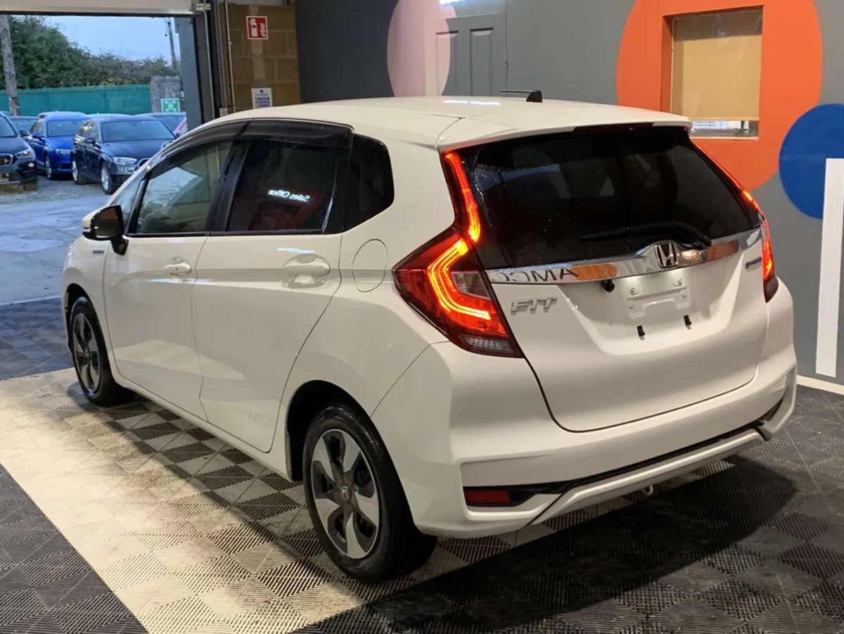 Honda Fit Honda Fit 1.5 Hybrid / Reverse Camera / - Image 4