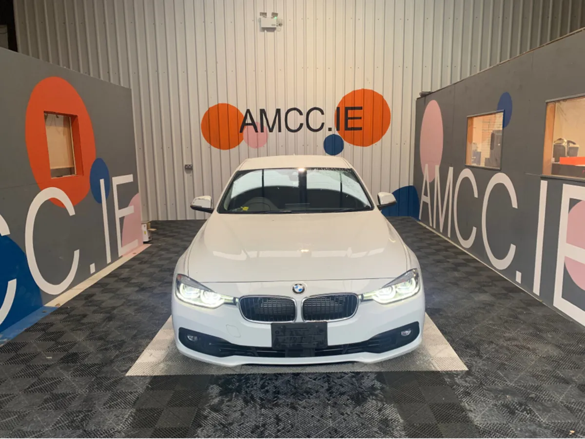 BMW 3-Series BMW 330e Hybrid I-Performance  / Lane - Image 2