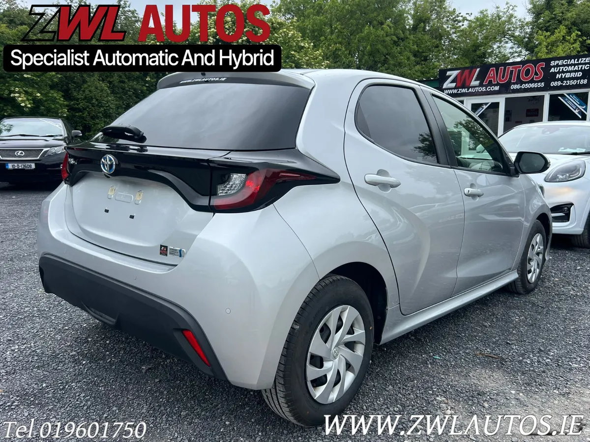 211 Toyota Yaris Hybrid - Image 4