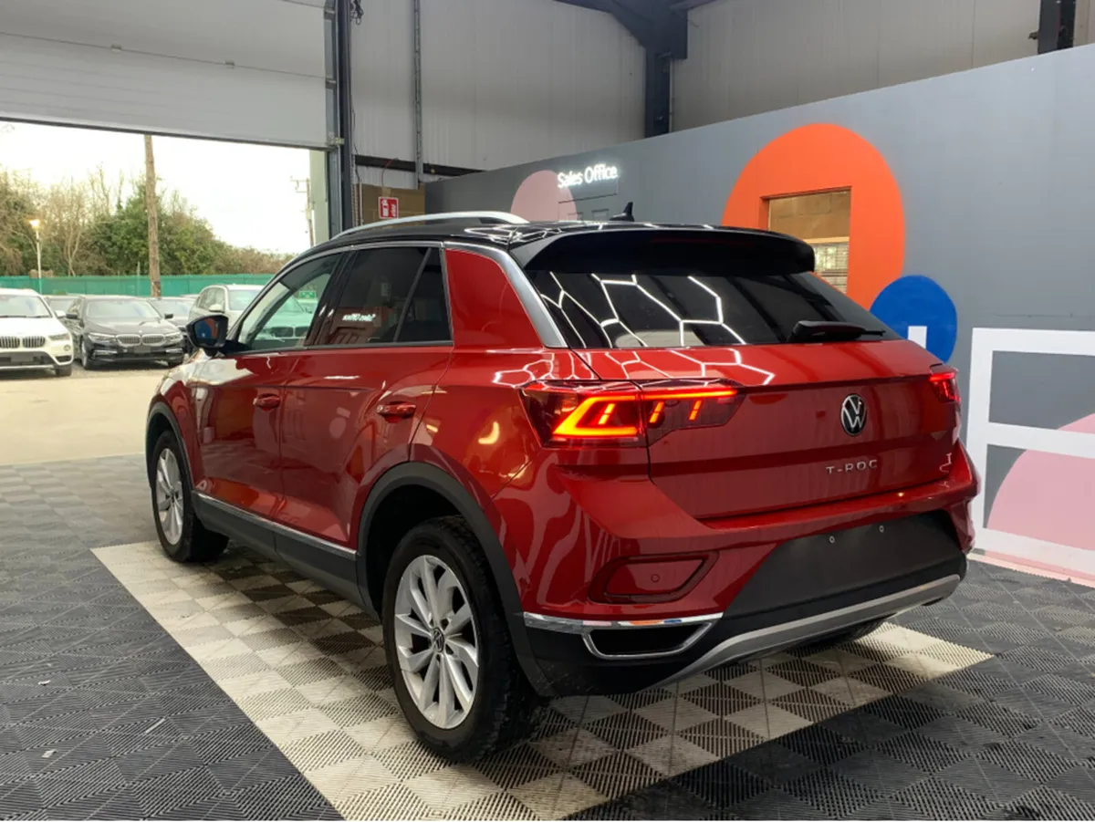 Volkswagen T-Roc TSI AUTOMATIC / 18k KMs / Adaptiv - Image 4