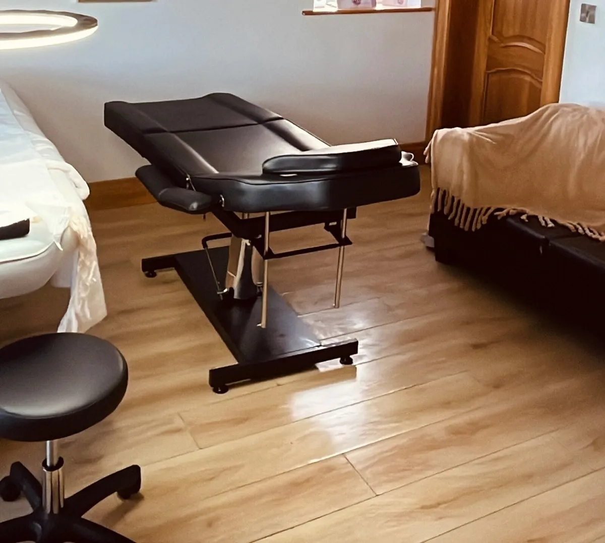 Reclining Memory Foam Beauty Tattoo Chair - Image 3