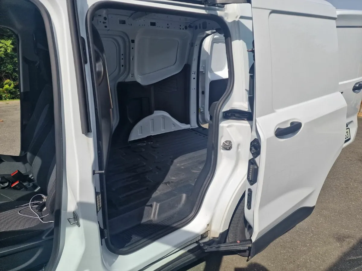 New Ford Courier 1.5 Diesel 100 PS - Image 2
