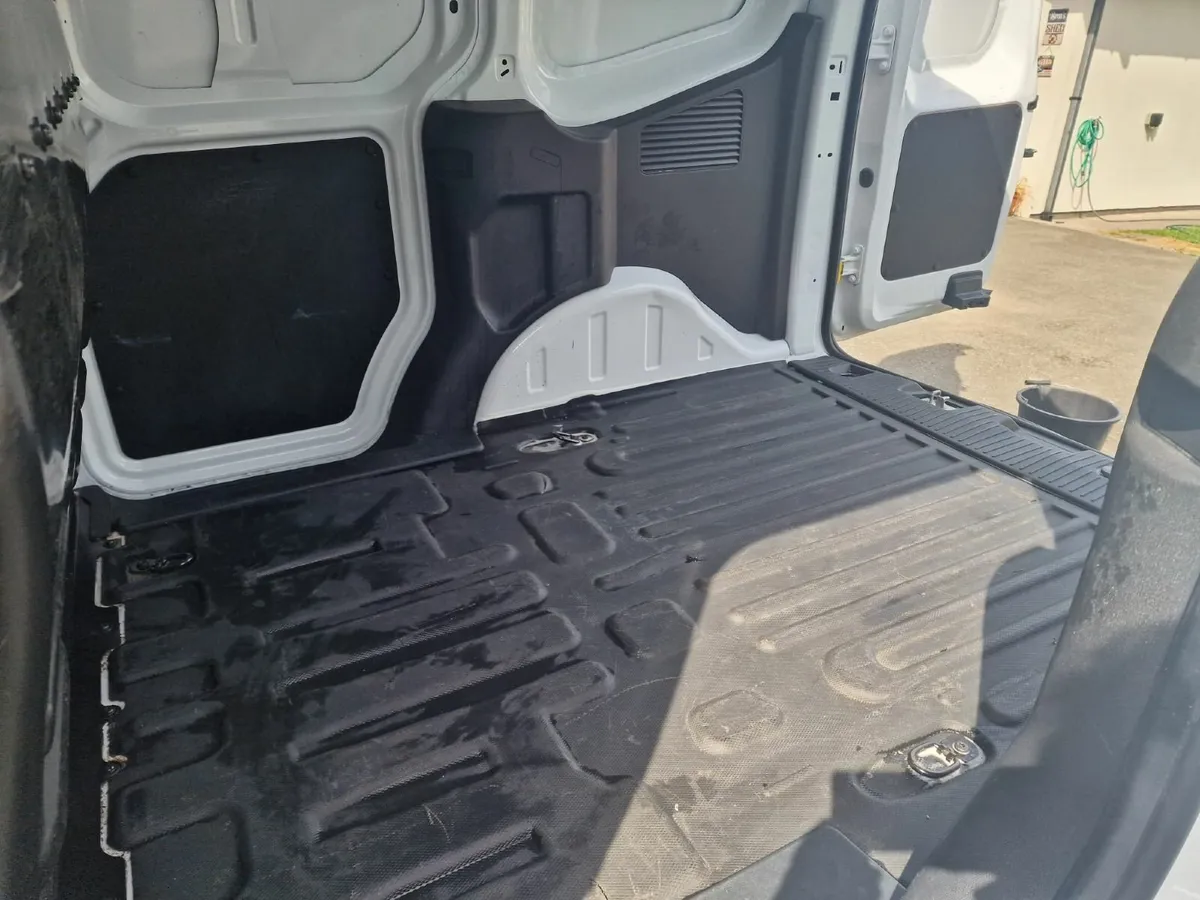 New Ford Courier 1.5 Diesel 100 PS - Image 3