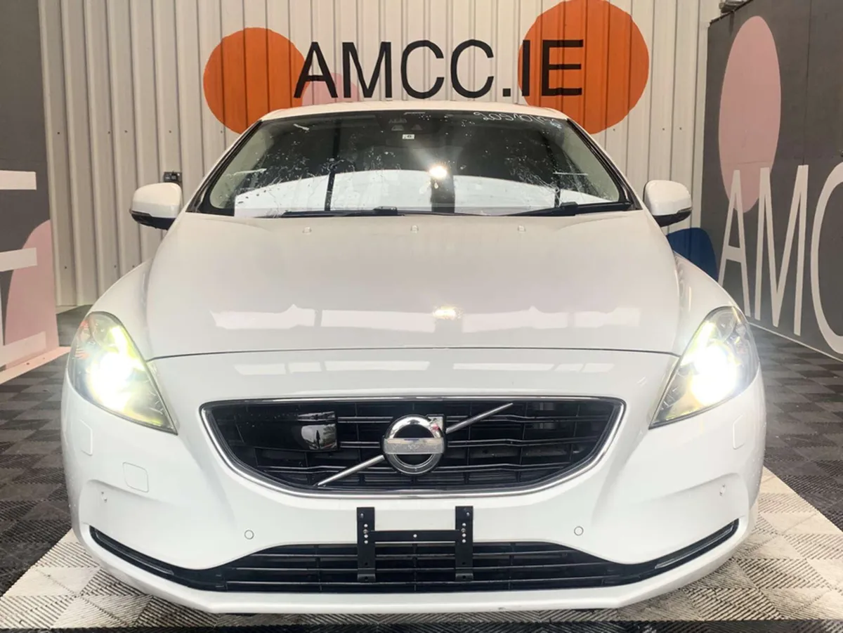 Volvo V40 Volvo V40 Automatic 1.6 Petrol / Leather - Image 2