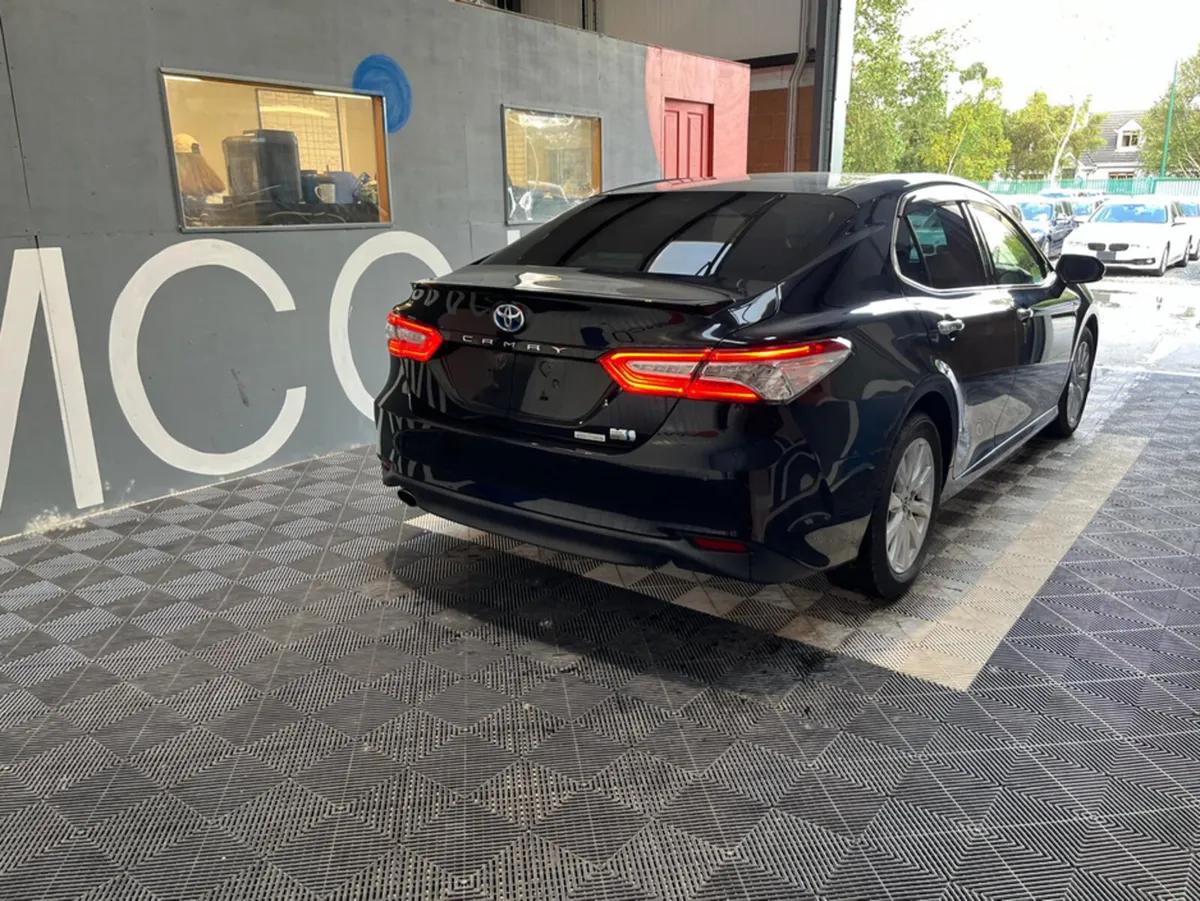 Toyota Camry Toyota Camry Hybrid Automatic / Self - Image 2