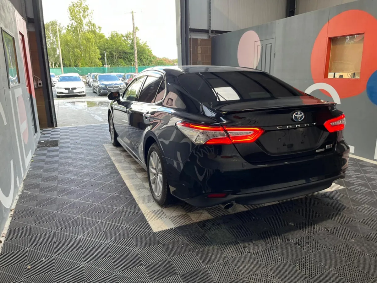 Toyota Camry Toyota Camry Hybrid Automatic / Self - Image 4