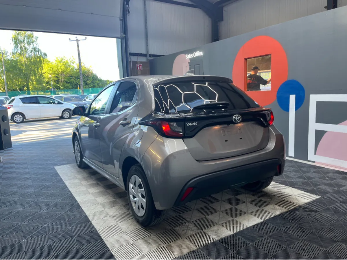Toyota Yaris YARIS AUTOMATIC 1.0 PETROL / 35k KMs - Image 4
