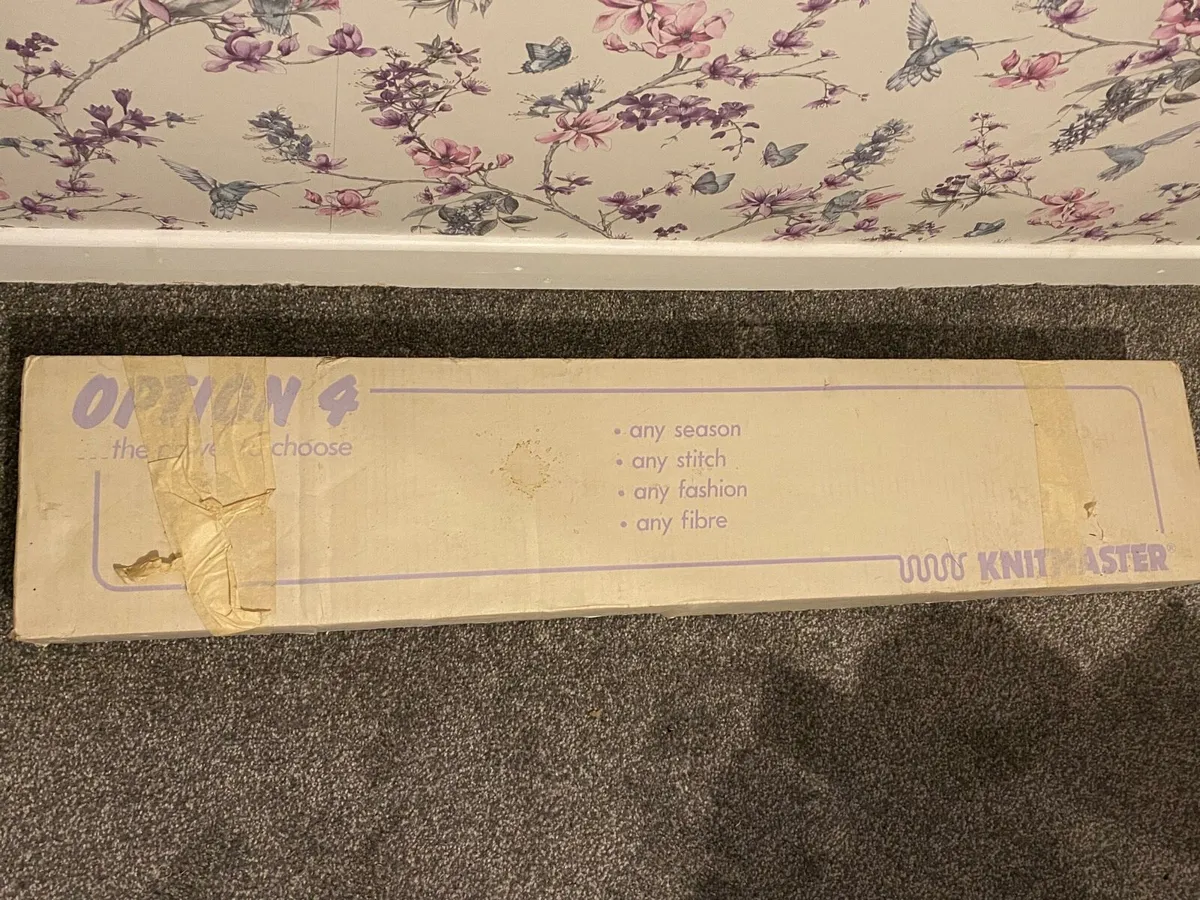 Option 4 Knitmaster Knitting Machine - Image 1