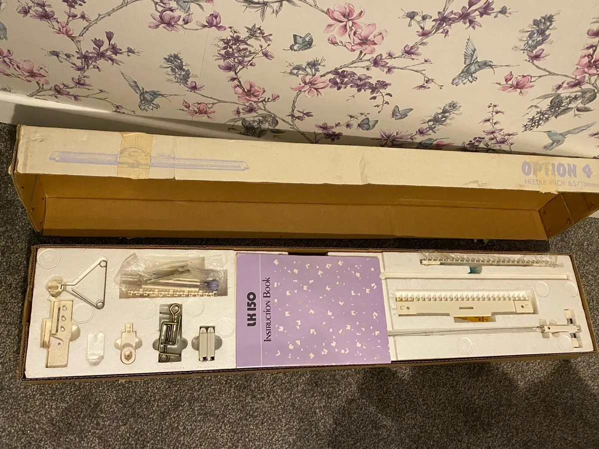 Option 4 Knitmaster Knitting Machine - Image 2