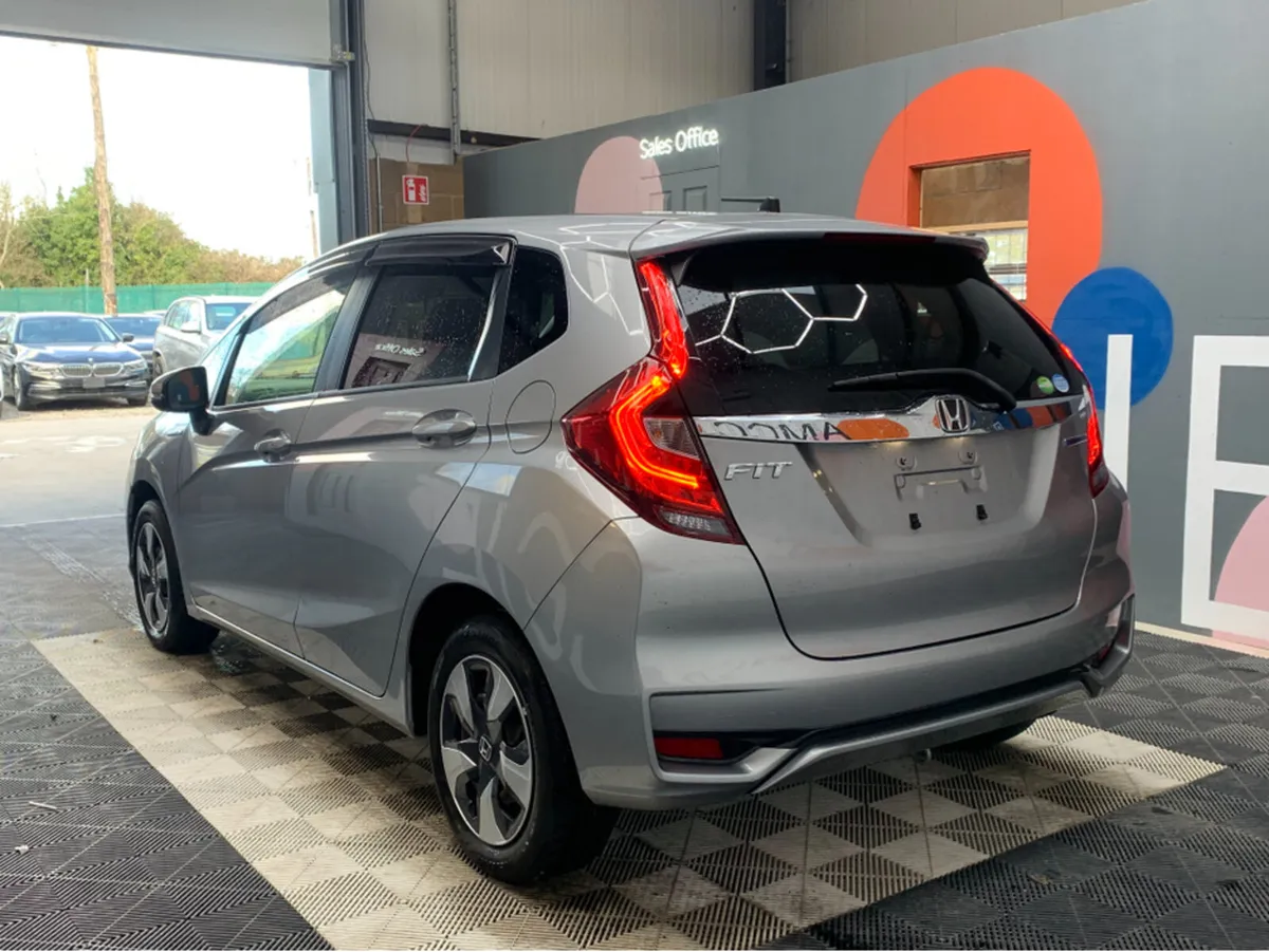 Honda Fit 1.5 HYBRID AUTOMATIC / 69k KMs / Adaptiv - Image 4