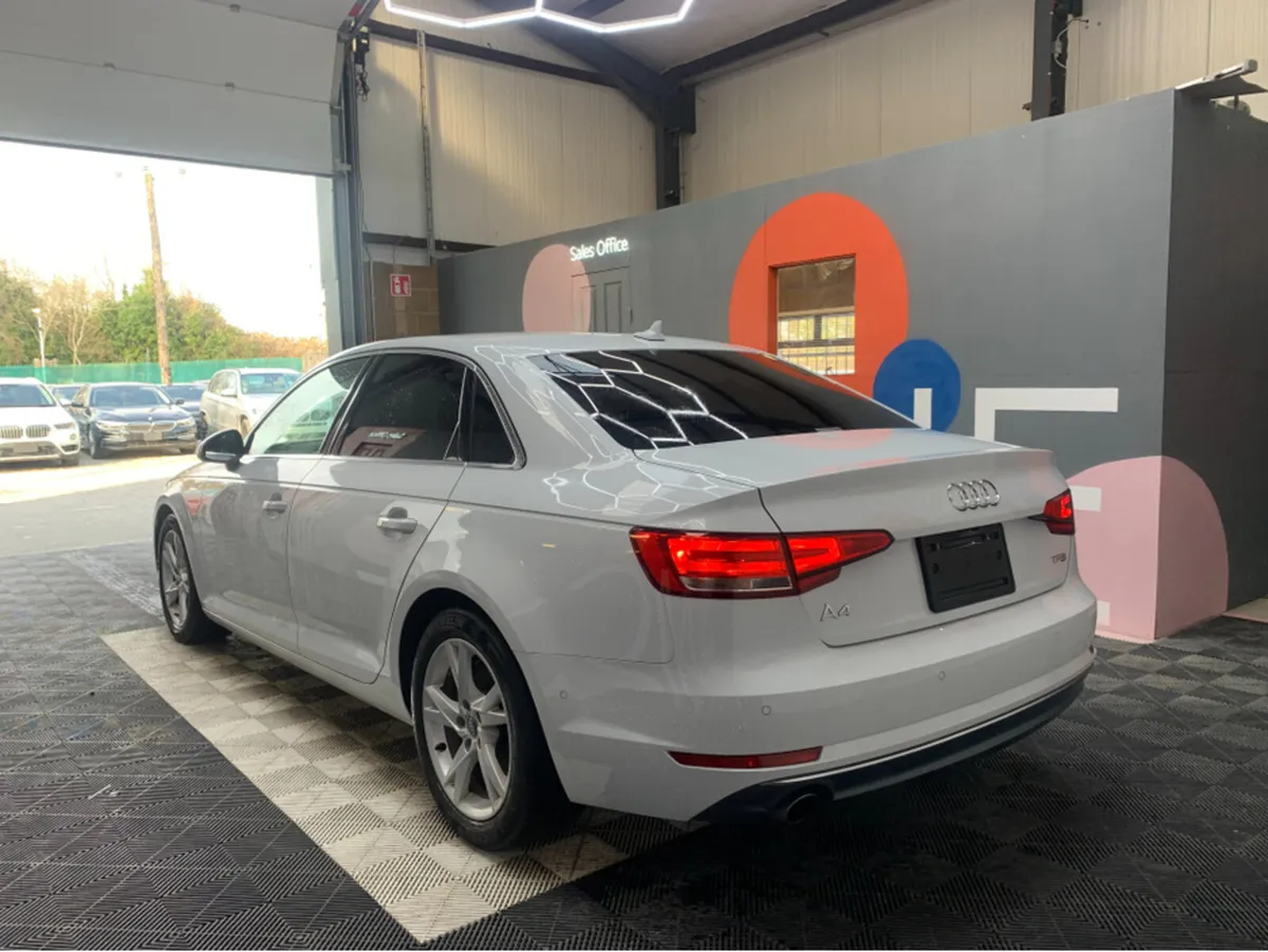 Audi A4 1.4 TFSI SPORT / 25k KMs / Heated & Electr - Image 4