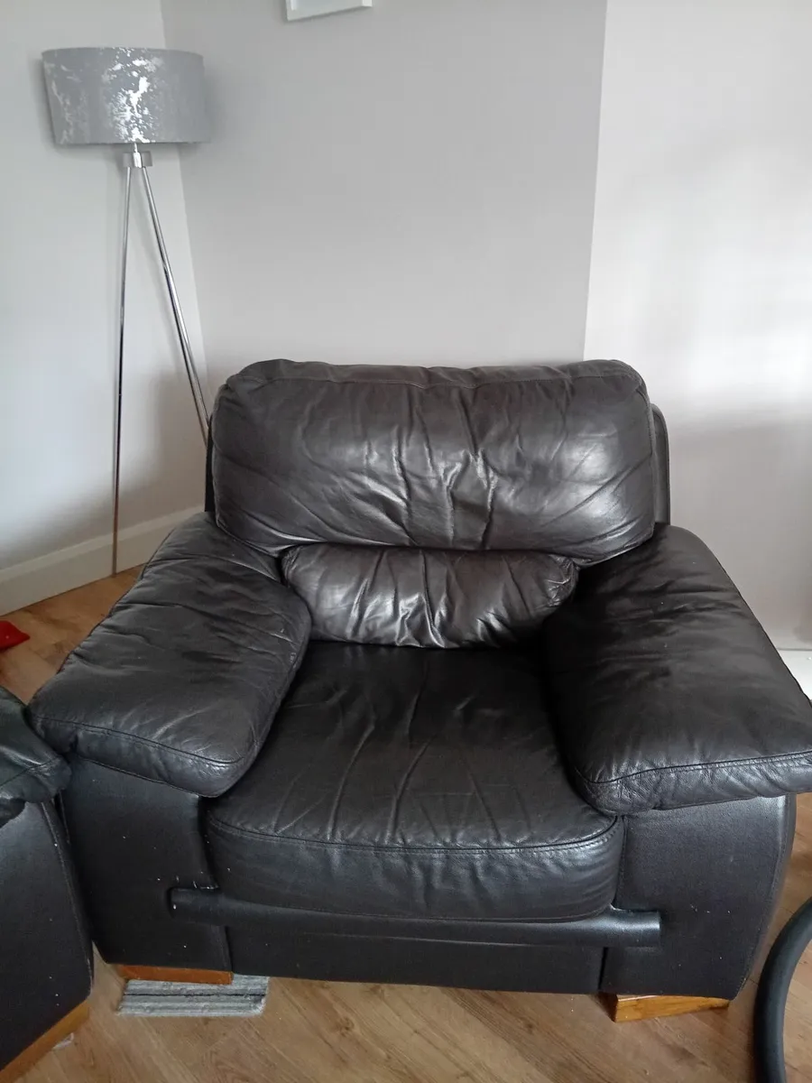 Large  brown  Couch  & armchair & - Image 3