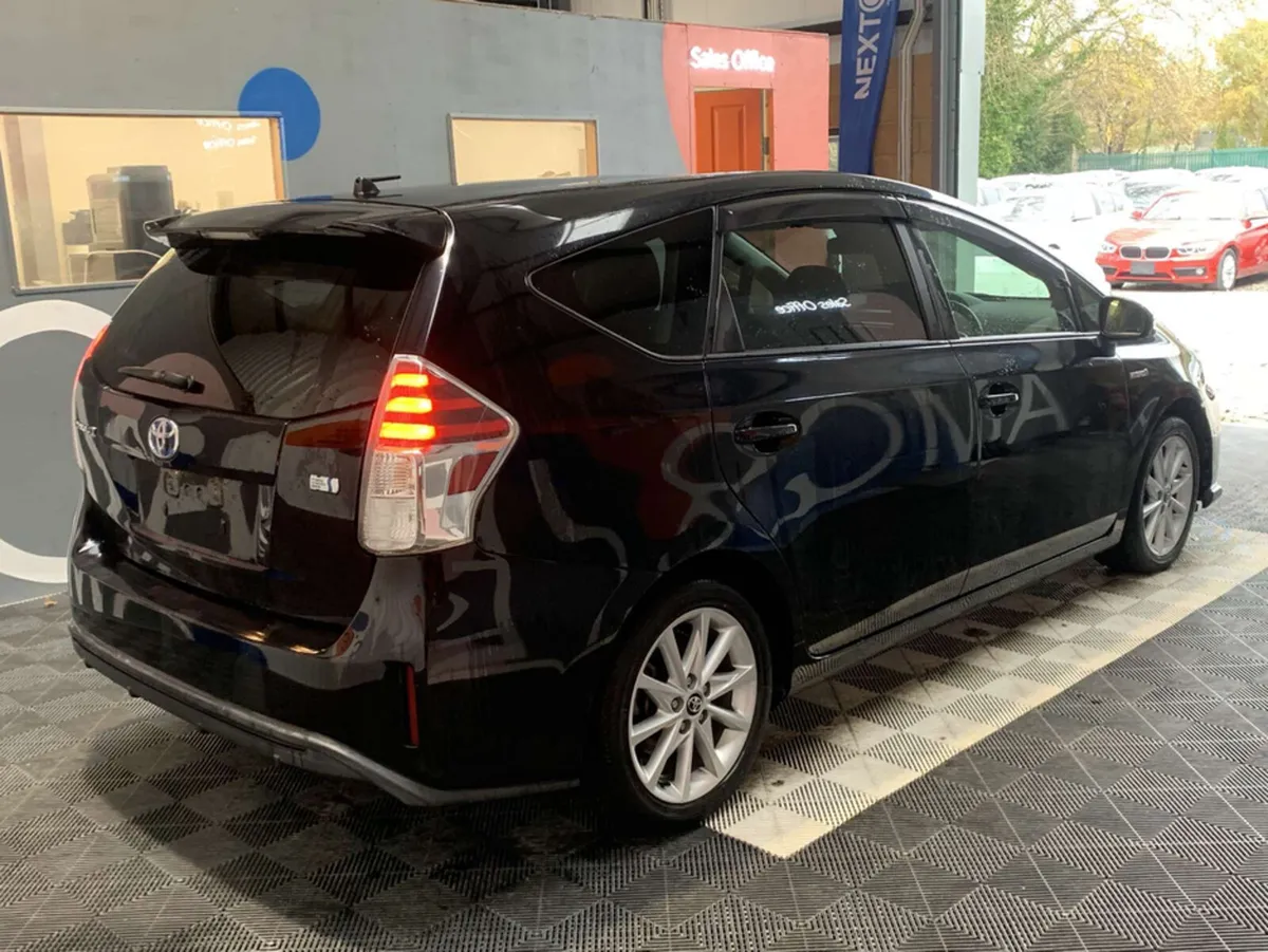Toyota Prius Toyota Prius 7 Seater Hybrid / 43k KM - Image 4