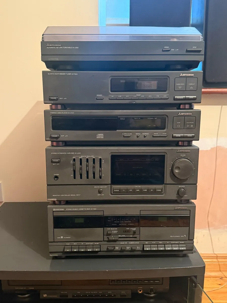 Mitzubishi Retro Hi Fi with 4 Speakers and Cabinet - Image 1