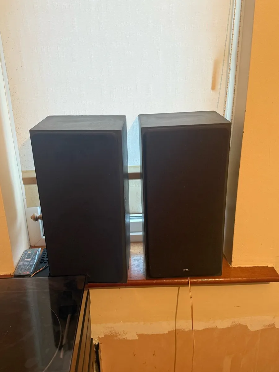 Mitzubishi Retro Hi Fi with 4 Speakers and Cabinet - Image 2