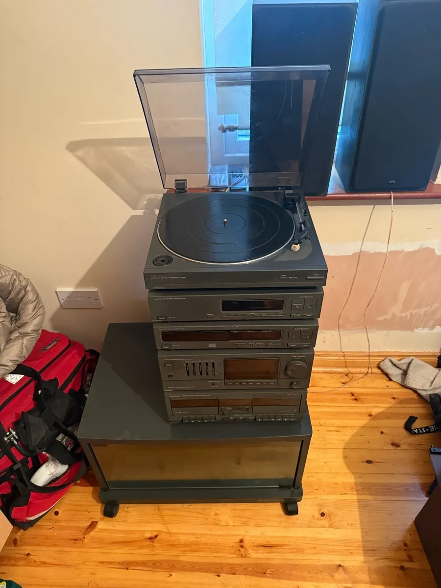 Mitzubishi Retro Hi Fi with 4 Speakers and Cabinet - Image 3
