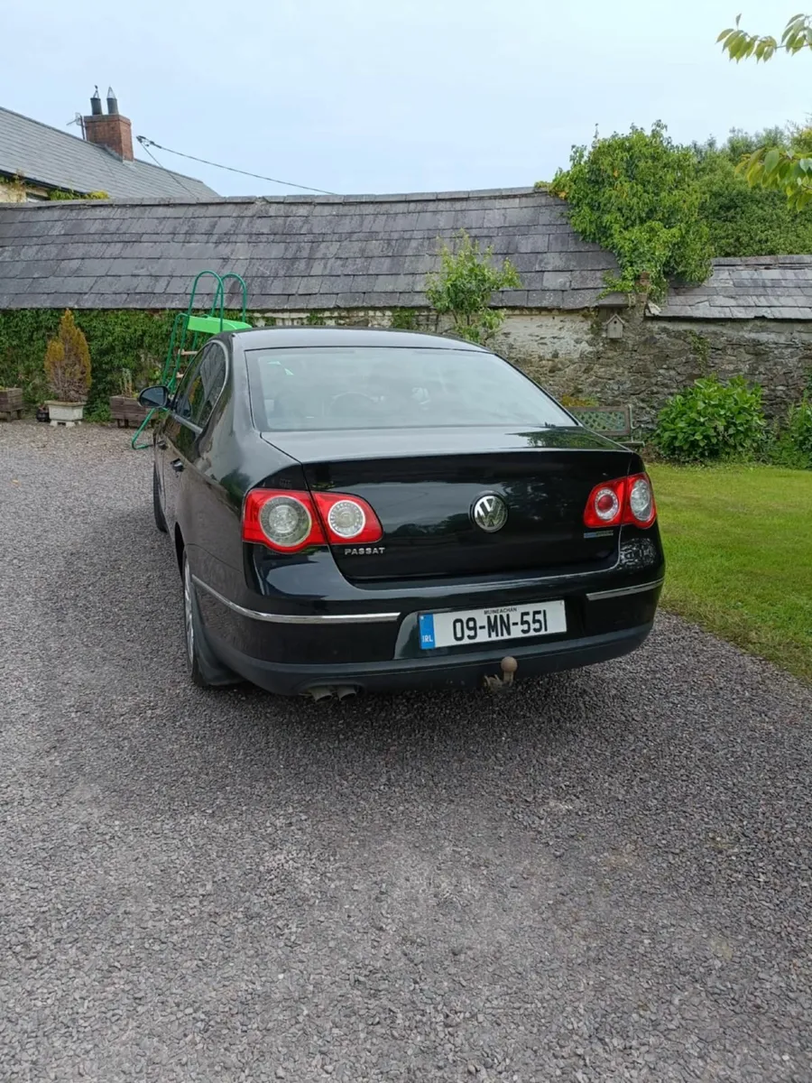 Volkswagen Passat 2009 - Image 2