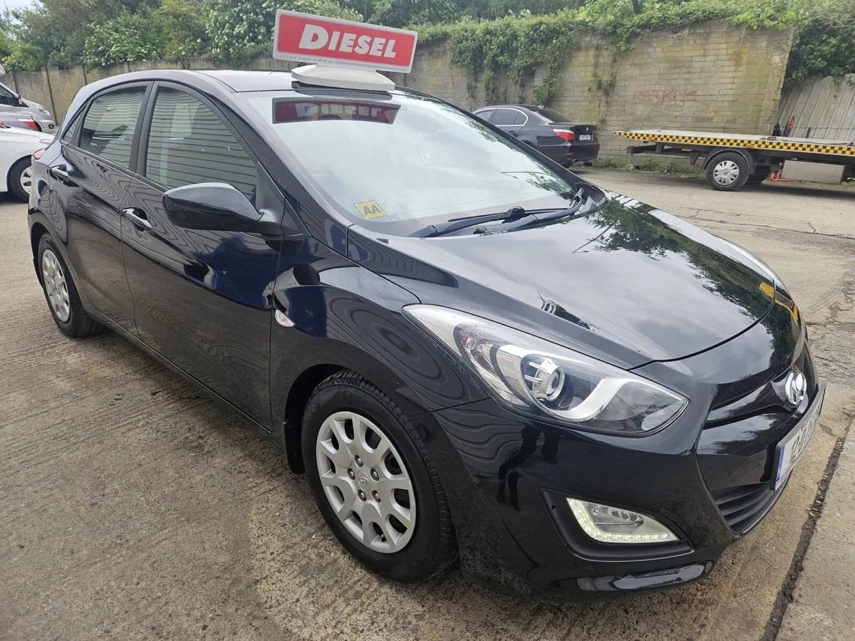 12 HYUNDAI I30 ONLY 97KM NCT AND TAXED - Image 2