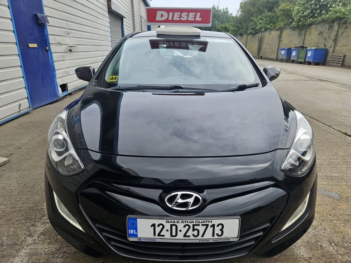 12 HYUNDAI I30 ONLY 97KM NCT AND TAXED - Image 3