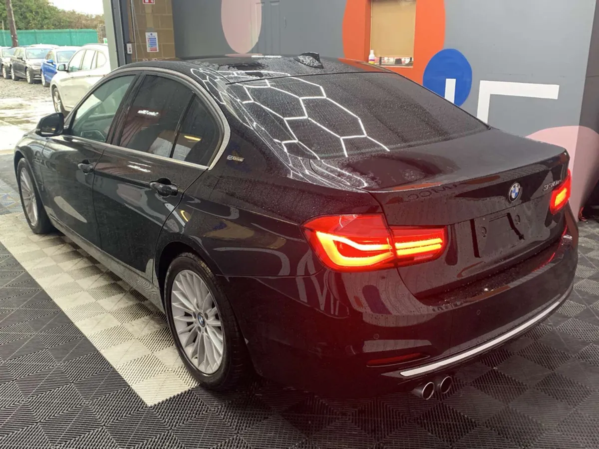 BMW 3-Series BMW 330E Hybrid Automatic / Black Lea - Image 3