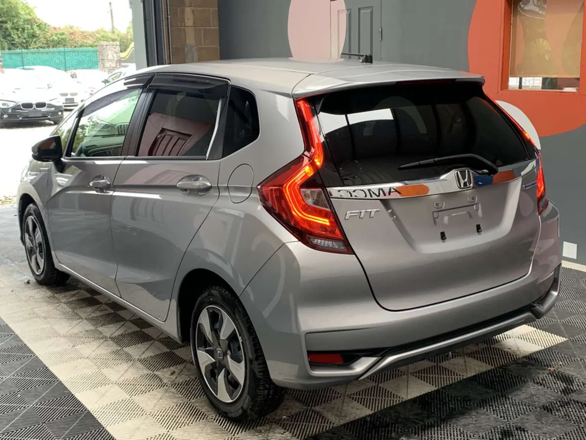 Honda Fit Honda Fit 1.5 Hybrid / Cruise Control / - Image 4