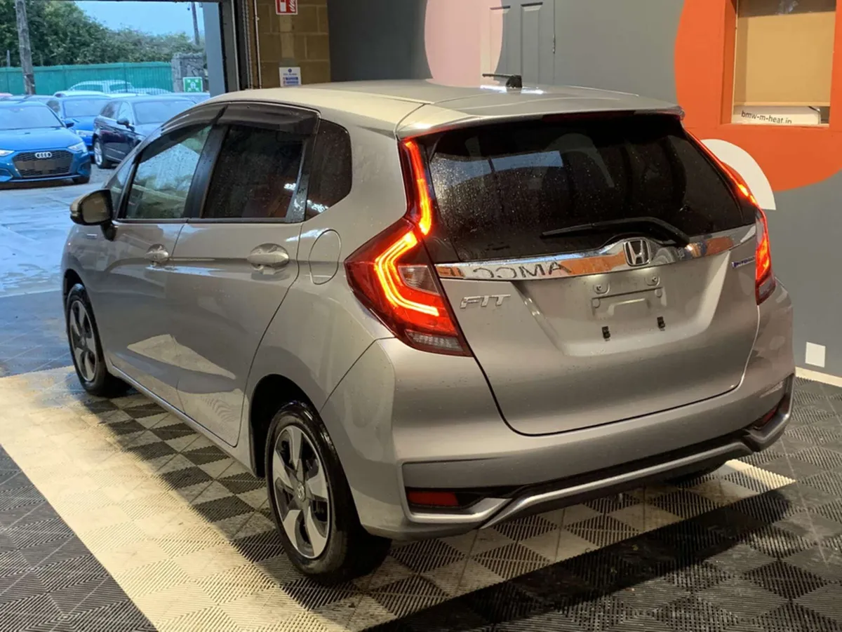Honda Fit Honda Fit 1.5 Hybrid / Cruise Control / - Image 4
